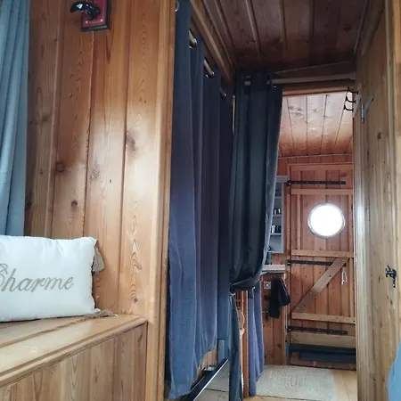 La Toue Charme 船上ホテル アンジェ