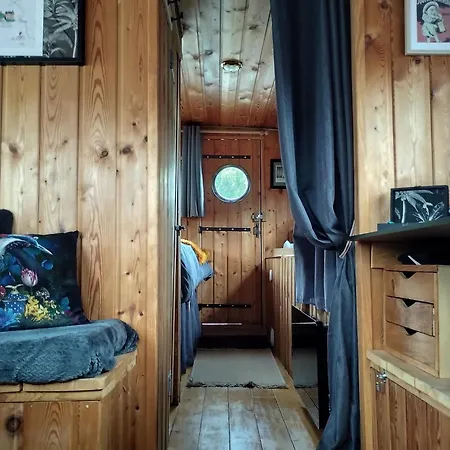 La Toue Charme 船上ホテル *